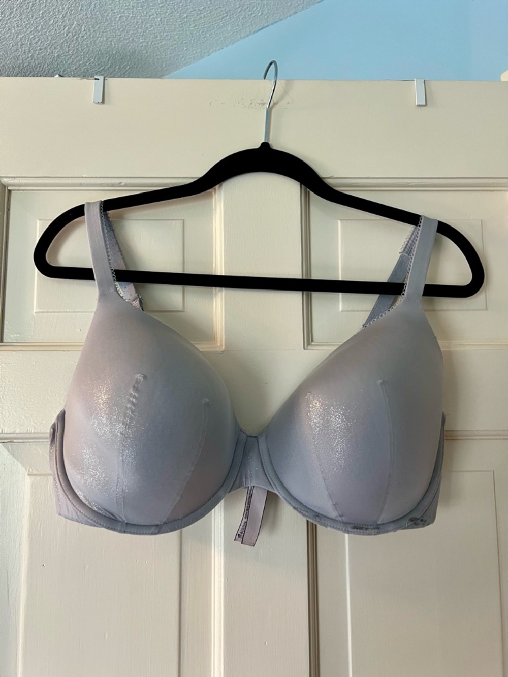 Victoria’s Secret Body by Victoria Lined Perfect Coverage Bra 38DDD Silver Shiny